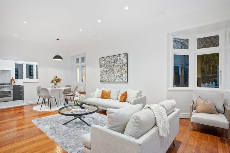 Photo of property in 48 Maida Vale Road, Roseneath, Wellington, 6011