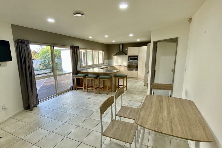 Photo of property in 13 Fearnley Grove, Albany, Auckland, 0632