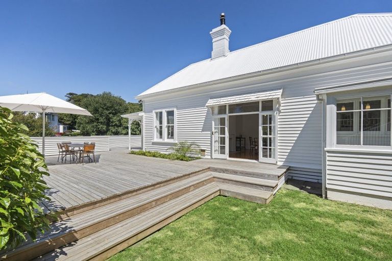 Photo of property in 16 Bracken Street, New Plymouth, 4310