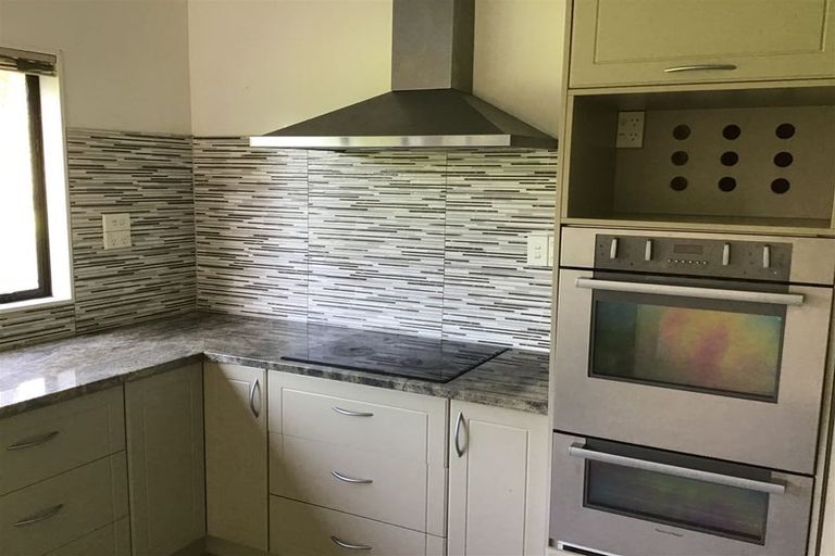 Photo of property in 466 Taupaki Road, Kumeu, 0892