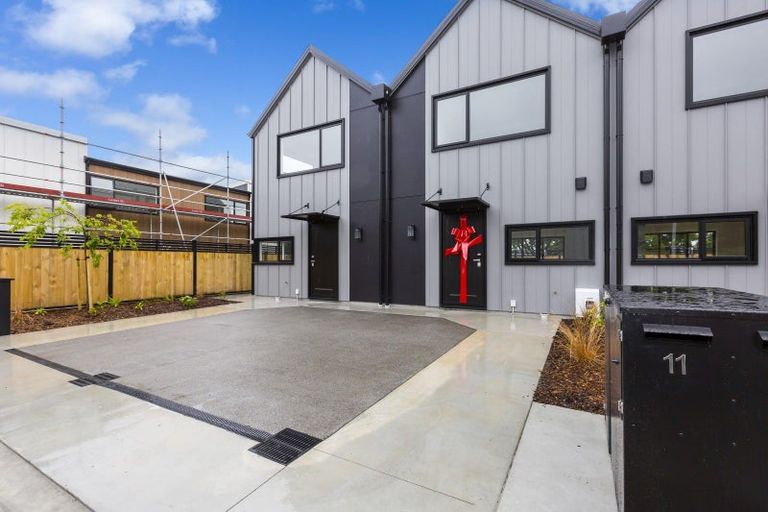 Photo of property in 11 Raeble Walkington Lane, Wallaceville, Upper Hutt, 5018