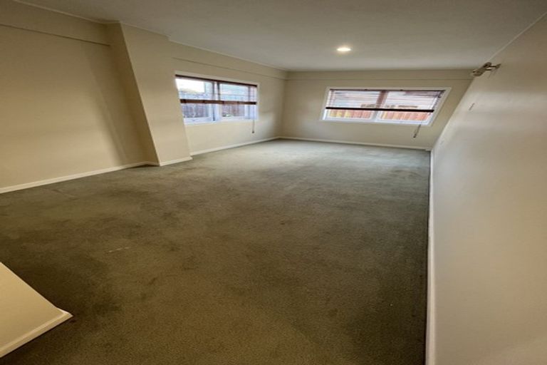 Photo of property in 17a Gulf Crest, Bucklands Beach, Auckland, 2012