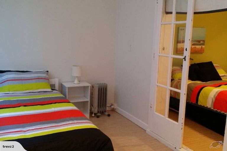 Photo of property in Devonport Apartments, 23/127 Saint Aubyn Street, New Plymouth, 4310