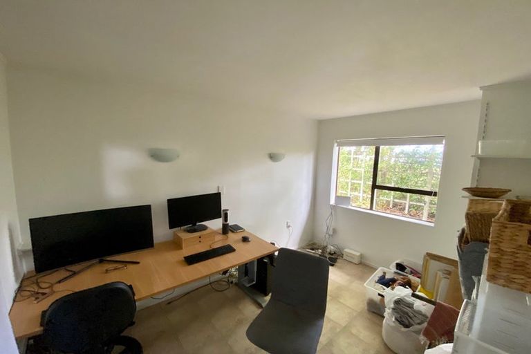 Photo of property in 1/42 Pokapu Street, Titirangi, Auckland, 0600