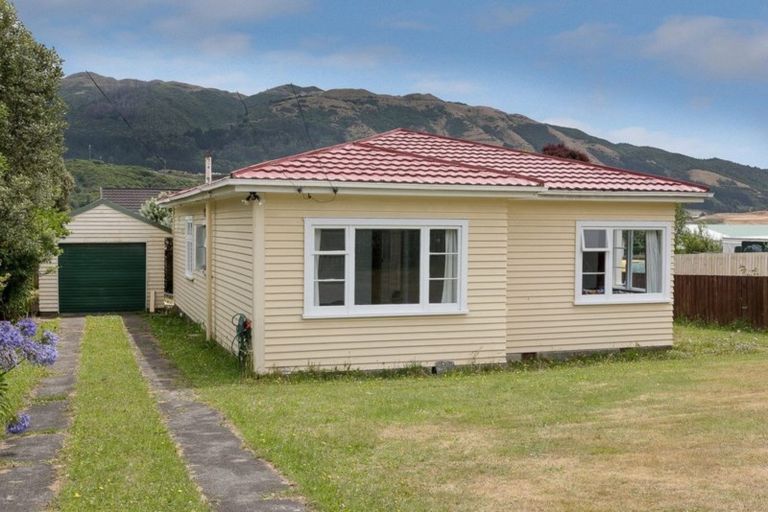 Photo of property in 43 Coates Street, Tawa, Wellington, 5028