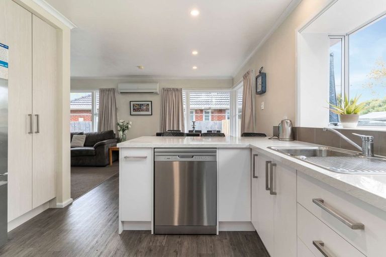 Photo of property in 16 Farrington Avenue, Bishopdale, Christchurch, 8053