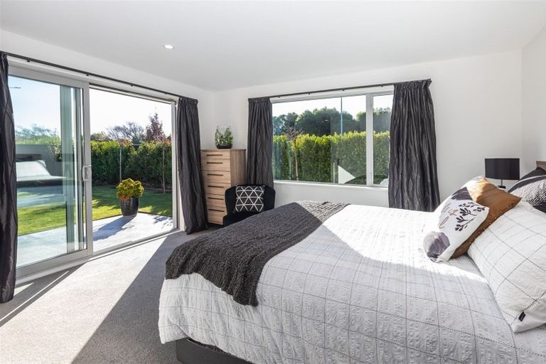 Photo of property in 15 Bargrove Close, Halswell, Christchurch, 8025