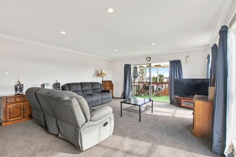 Photo of property in 19a Rodney Street, Howick, Auckland, 2014