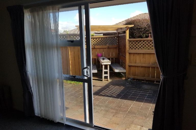 Photo of property in 82 Frank Nobilo Drive, Golflands, Auckland, 2013
