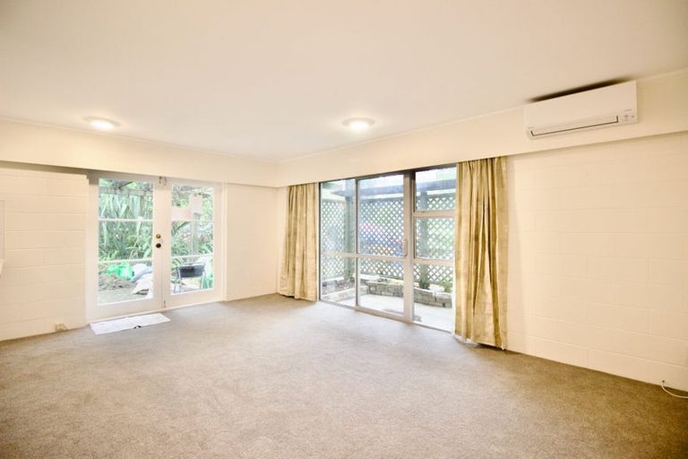 Photo of property in 1/5 Teviot Place, Totara Vale, Auckland, 0629