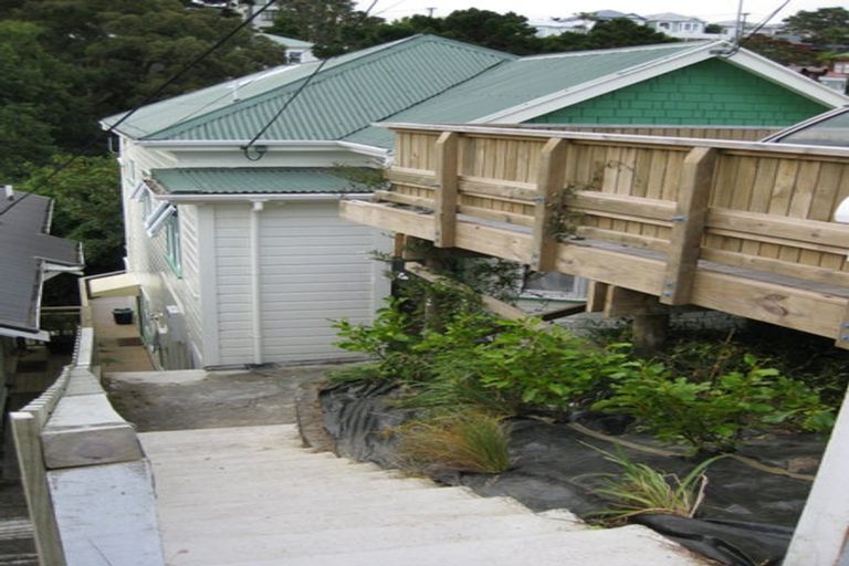 Photo of property in 121 Kelburn Parade, Kelburn, Wellington, 6012