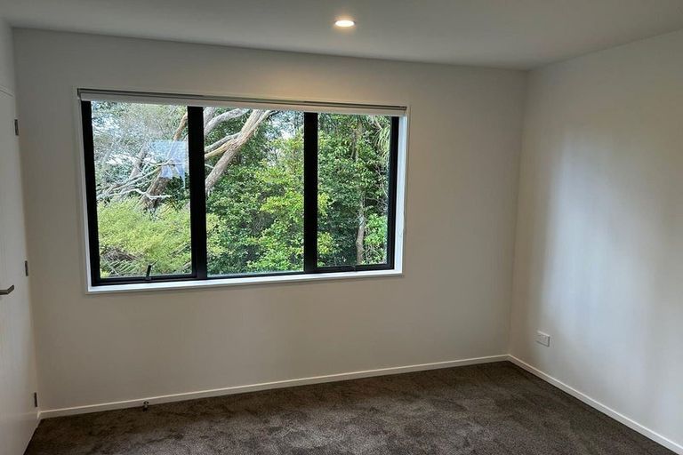 Photo of property in 11/19 Roberts Road, Glenfield, Auckland, 0629