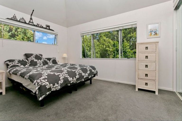 Photo of property in 2/79 Ocean View Road, Hillcrest, Auckland, 0627