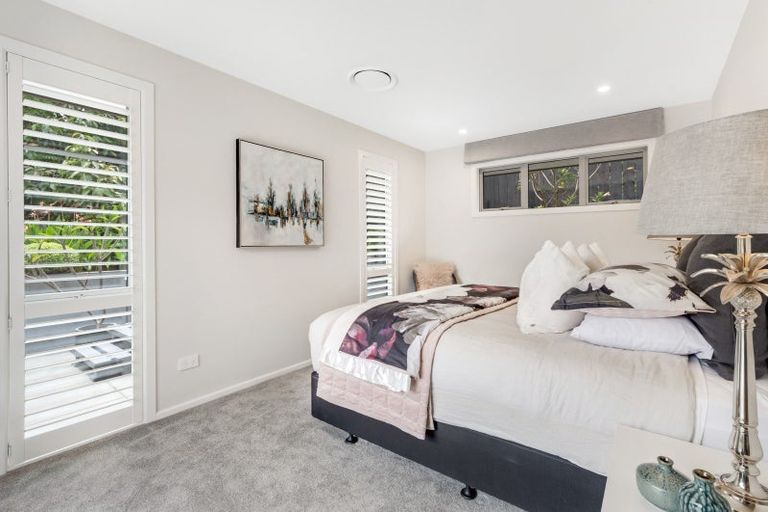 Photo of property in 100 Beach Road, Mellons Bay, Auckland, 2014