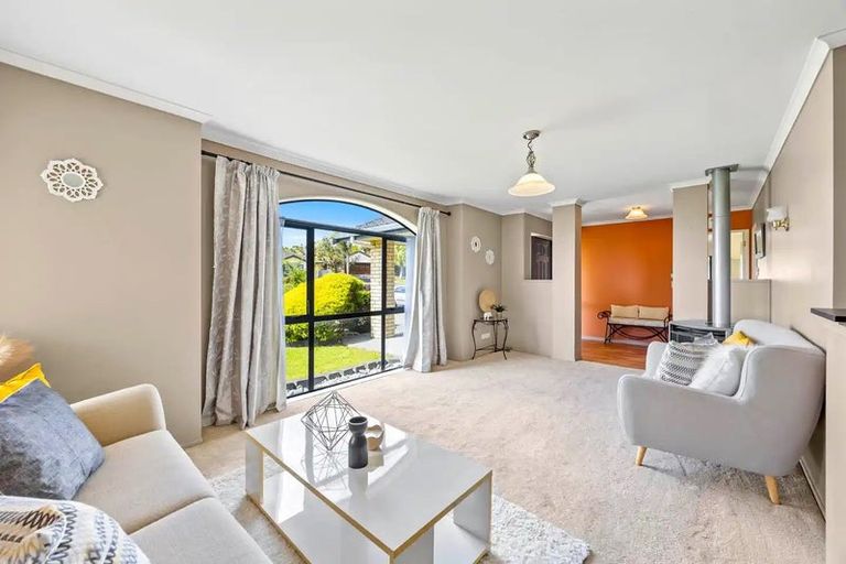 Photo of property in 19 Reybert Place, Massey, Auckland, 0614