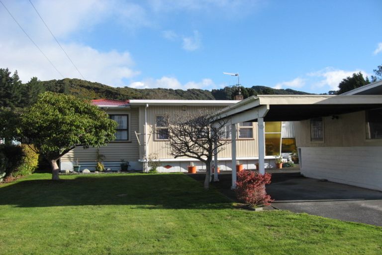 Photo of property in 29 Wainuiomata Road, Wainuiomata, Lower Hutt, 5014