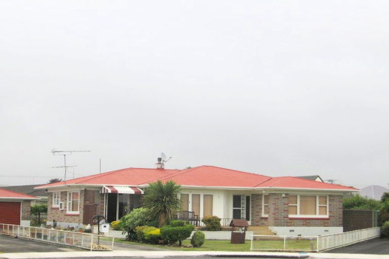 Photo of property in 13 Fausett Avenue, Pukekohe, 2120