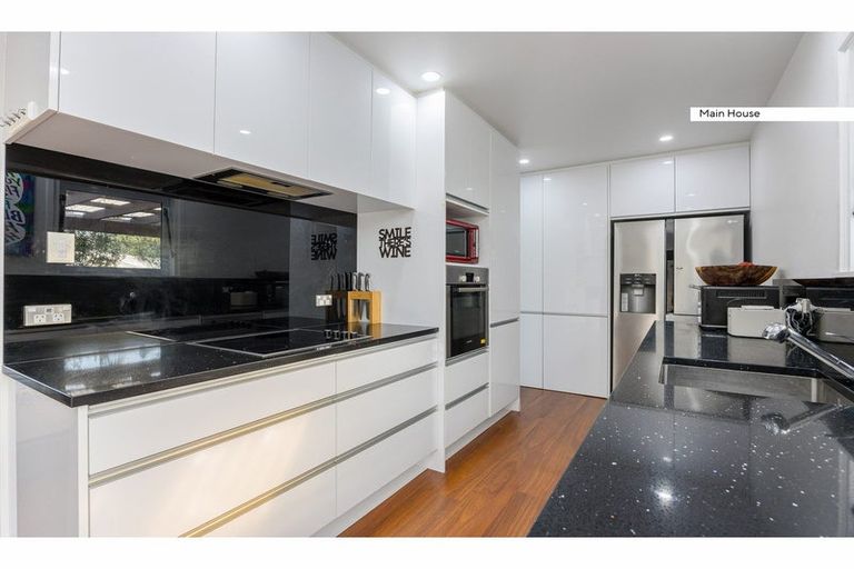 Photo of property in 5 Woodvale Road, Glen Eden, Auckland, 0602