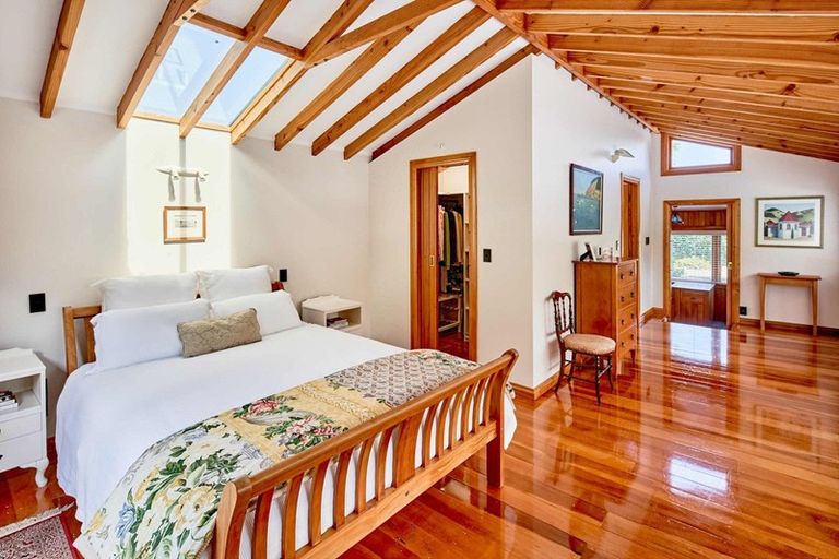 Photo of property in 25 Mahoe Street, Eastbourne, Lower Hutt, 5013