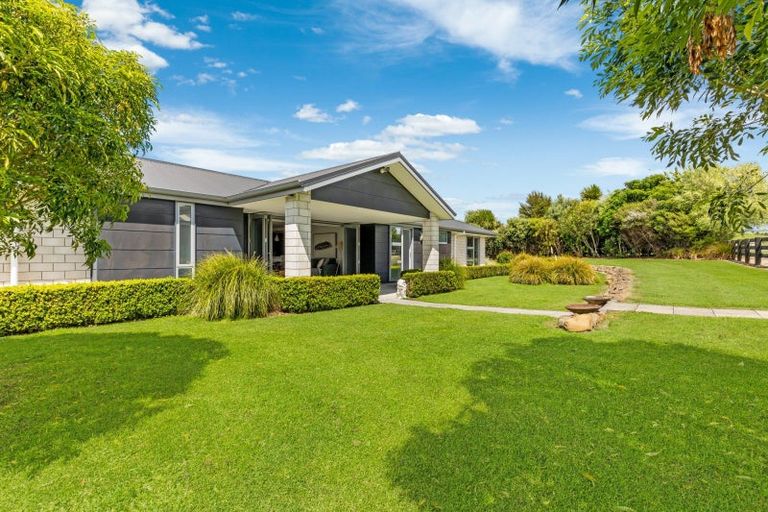 Photo of property in 890 Findlay Road, Pukorokoro / Miranda, Miranda, 2473