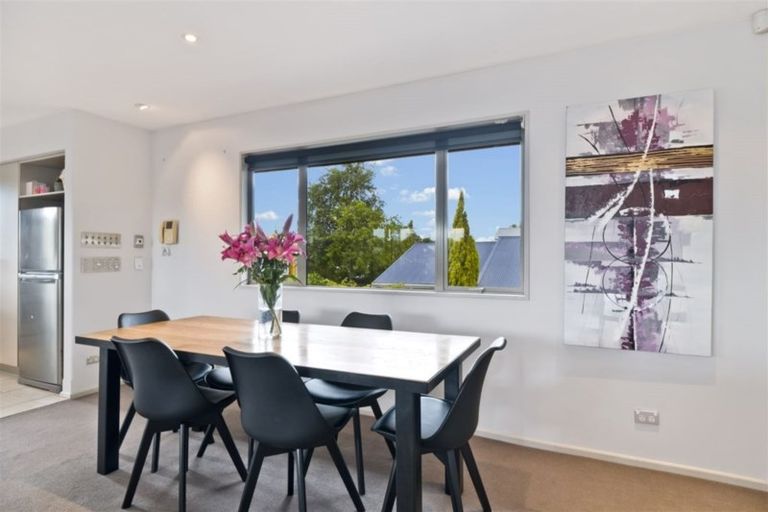 Photo of property in 51 Strowan Road, Strowan, Christchurch, 8052