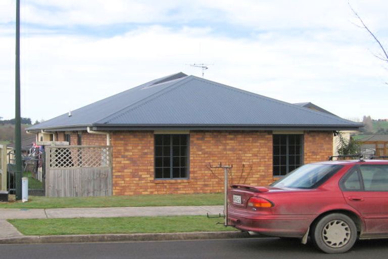 Photo of property in 23 Limousin Place, Grandview Heights, Hamilton, 3200