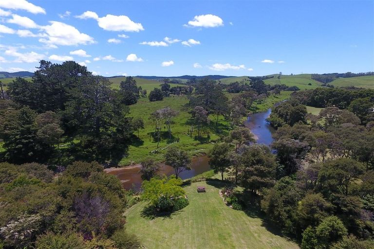 Photo of property in 846 Puketona Road, Haruru, 0204