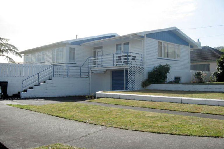 Photo of property in 11 Camellia Avenue, Aramoho, Whanganui, 4500