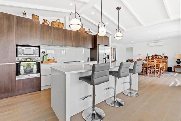 Photo of property in 16 Tamahunga Drive, Matakana, Warkworth, 0985