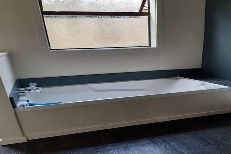 Photo of property in 142 Mark Avenue, Grenada Village, Wellington, 6037