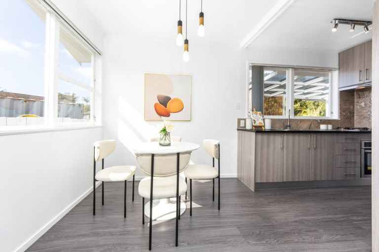 Photo of property in 12 Ashbourne Place, Glendene, Auckland, 0602