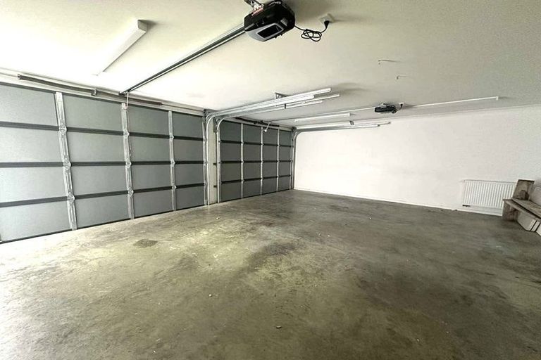 Photo of property in 14 Cessna Way, Newlands, Wellington, 6037