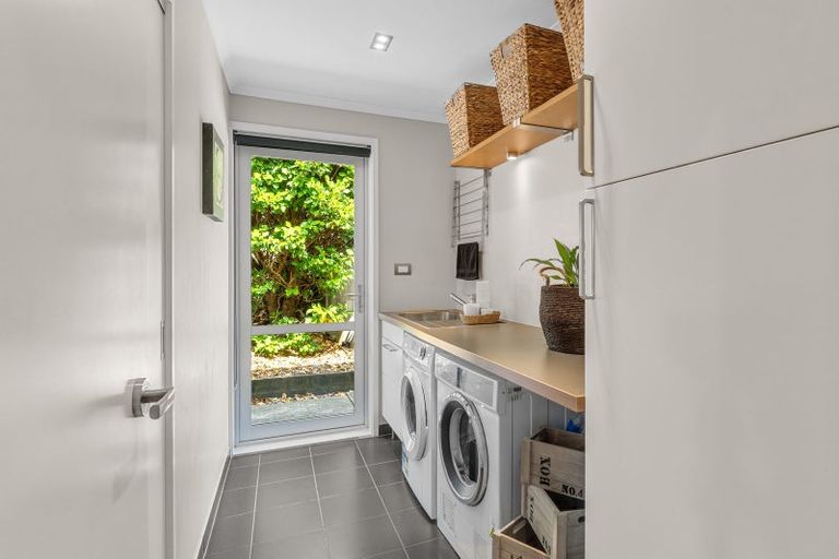 Photo of property in 16 Gavinike Place, Waimauku, 0812