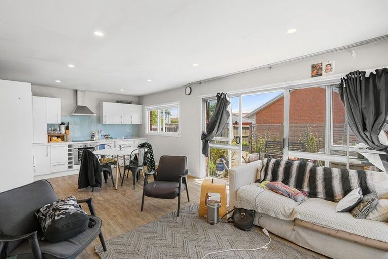 Photo of property in 2/27 Hills Road, Edgeware, Christchurch, 8013