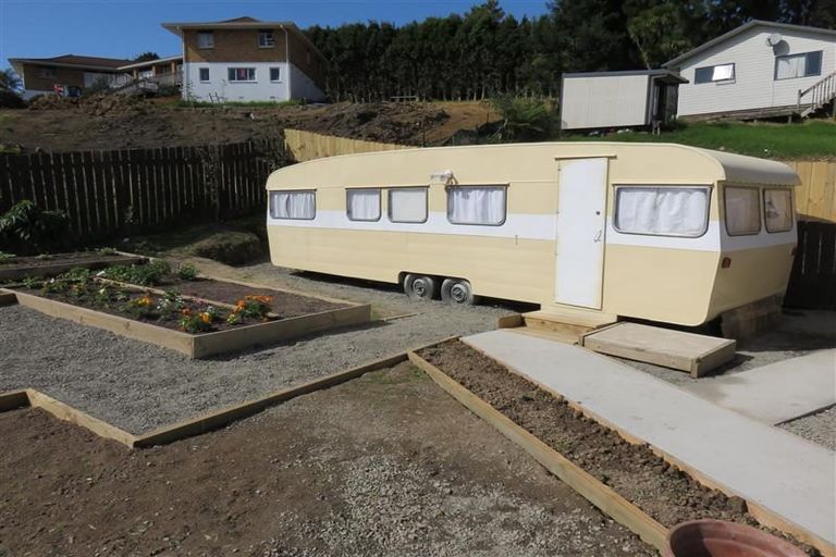 Photo of property in 15 Fernhaven Place, Massey, Auckland, 0614