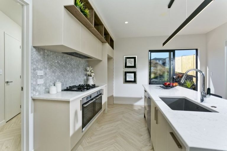 Photo of property in 4 Tawatawa Street, Long Bay, Auckland, 0630