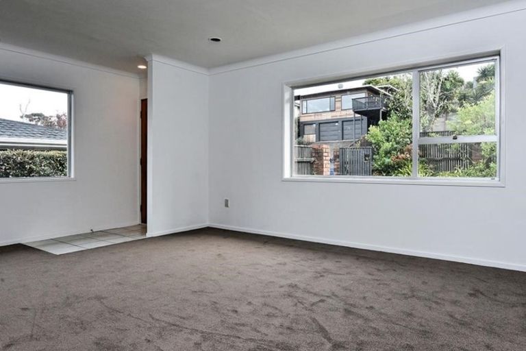 Photo of property in 34 Raymond Terrace, Northcote, Auckland, 0627