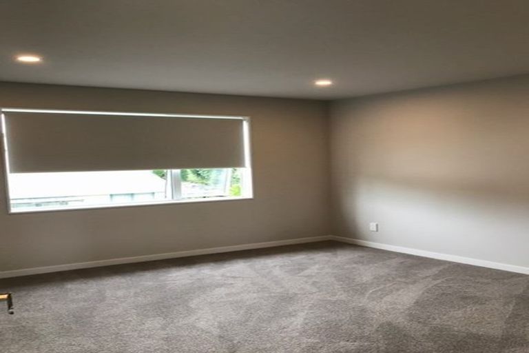 Photo of property in 1a Harrowglen Drive, Northcross, Auckland, 0632