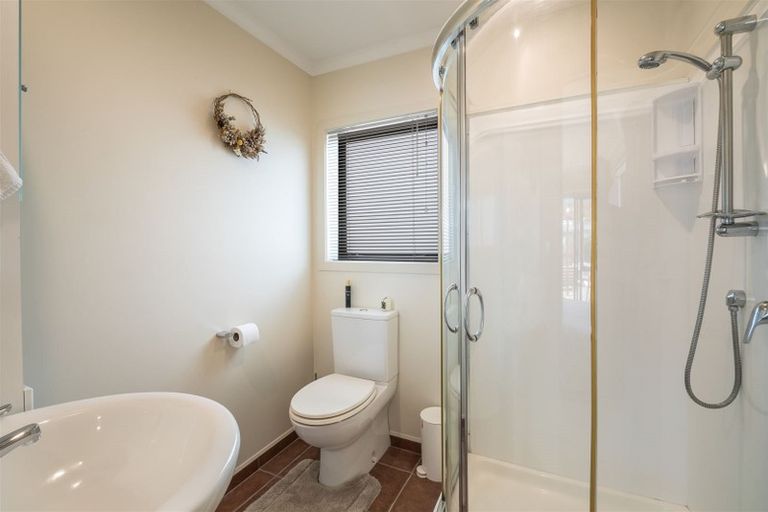 Photo of property in 6 Aotea Drive, Aotea, Porirua, 5024