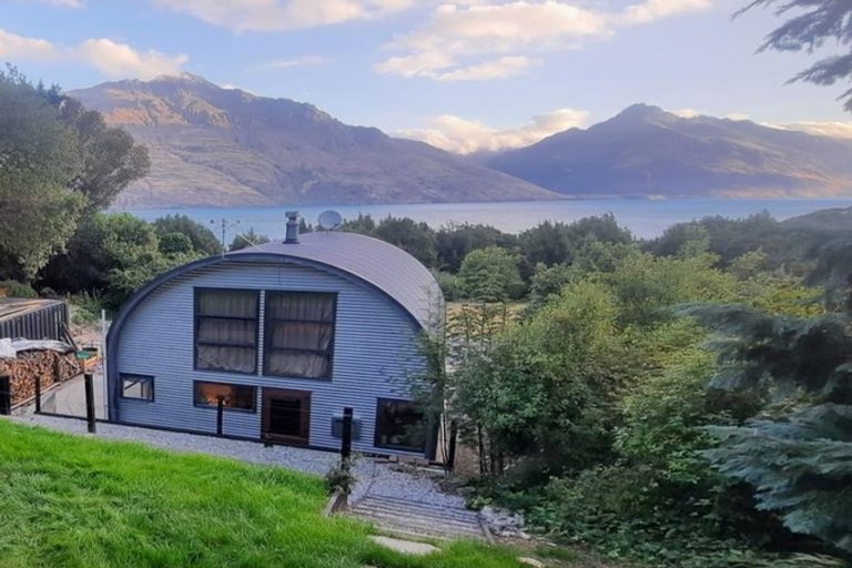 Photo of property in 281 Fernhill Road, Sunshine Bay, Queenstown, 9300