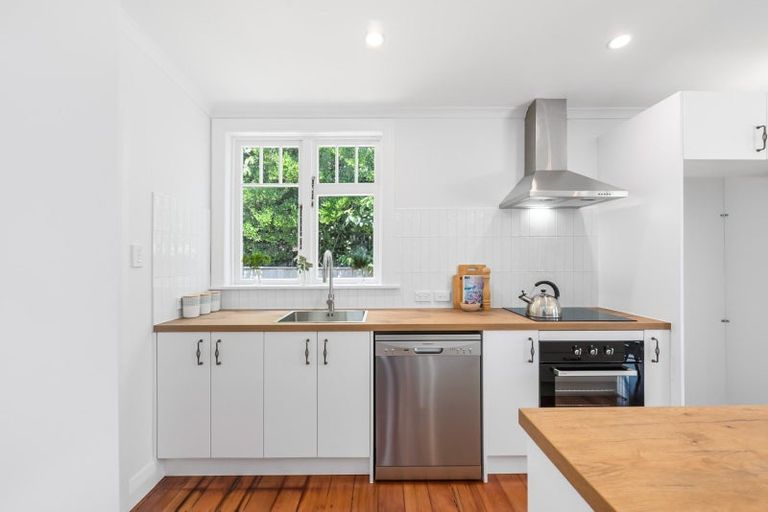 Photo of property in 1-2/6a Pohutukawa Street, Woburn, Lower Hutt, 5010