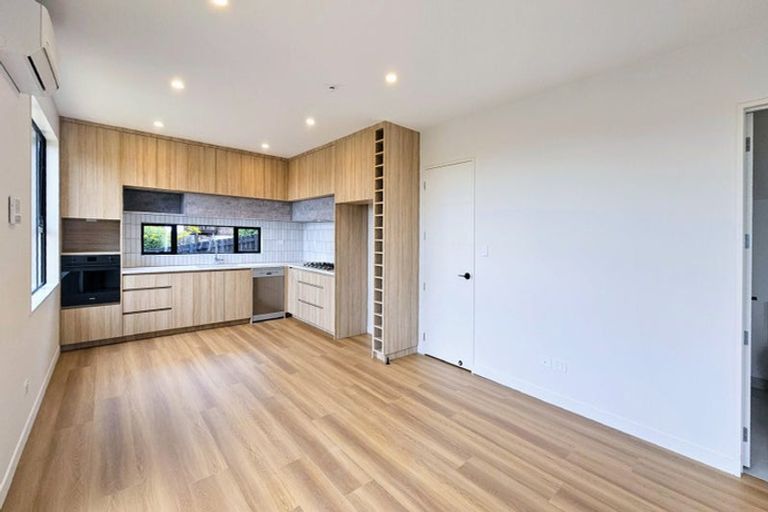 Photo of property in 7a Lewisham Street, Highland Park, Auckland, 2010