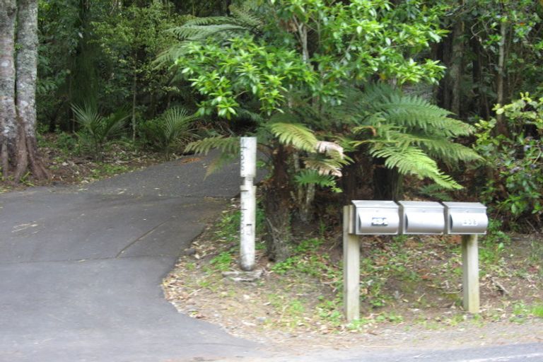 Photo of property in 438 Scenic Drive, Waiatarua, Auckland, 0612