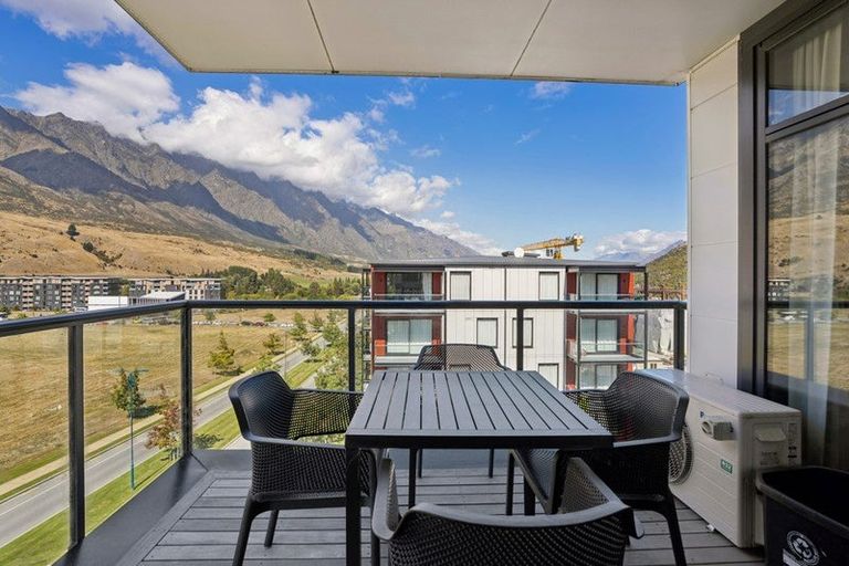 Photo of property in Wyndham Gardens Apartments, 30 Red Oaks Drive, Frankton, Queenstown, 9300