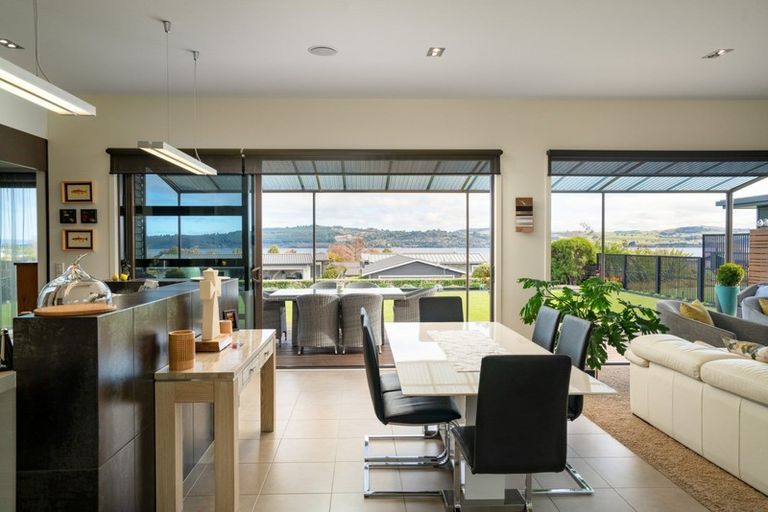 Photo of property in 9 Pukenamu Road, Rainbow Point, Taupo, 3330