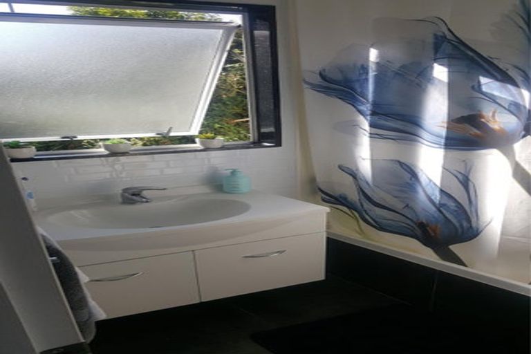 Photo of property in 109 Tirimoana Road, Te Atatu South, Auckland, 0602