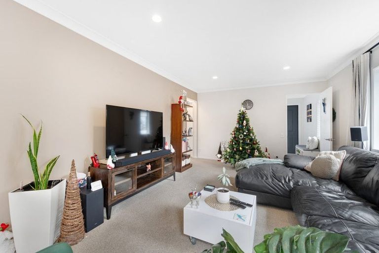 Photo of property in 5 Carousel Crescent, East Tamaki Heights, Auckland, 2016