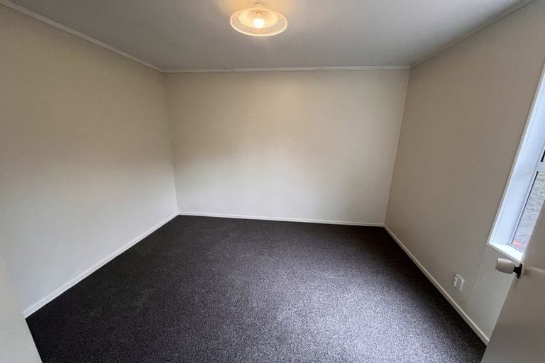 Photo of property in 34b Colchester Crescent, Newlands, Wellington, 6037