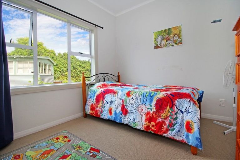 Photo of property in 34 Peverill Crescent, Papatoetoe, Auckland, 2025