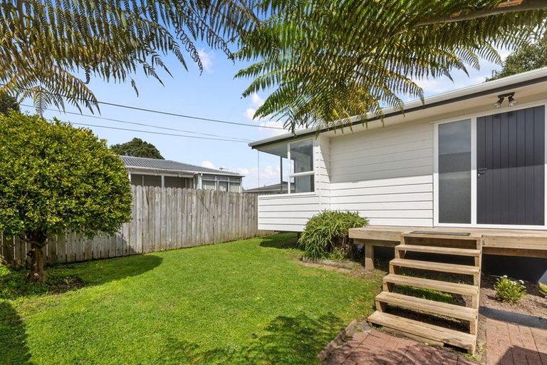 Photo of property in 3/56 Flanshaw Road, Te Atatu South, Auckland, 0610